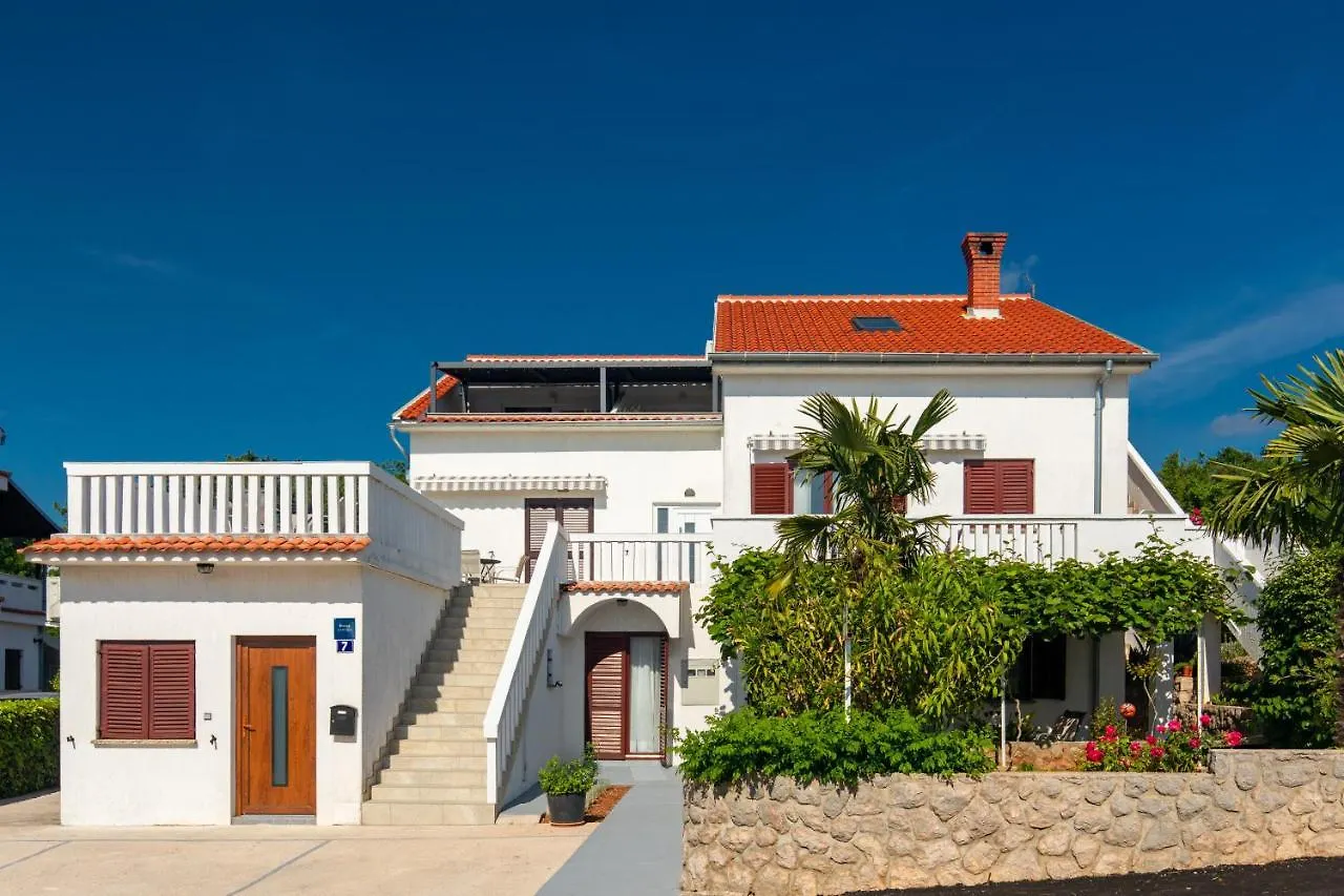 Apartmani Basic 1 Njivice Croatia